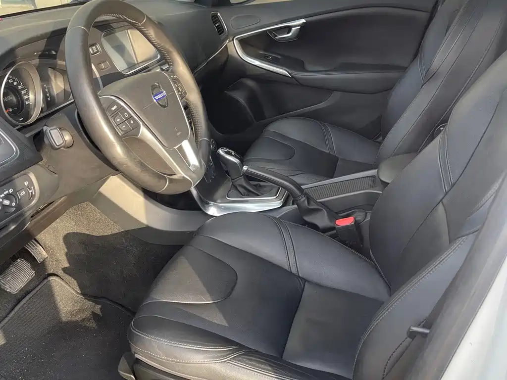 Volvo V40 — миниатюра 4
