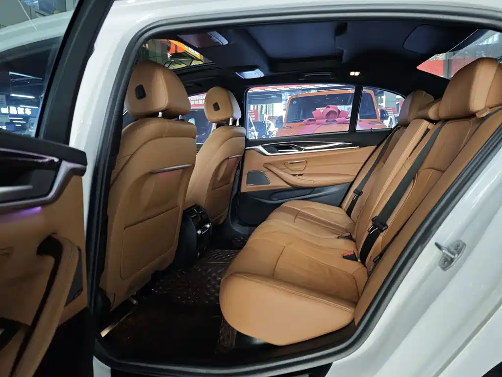 BMW 5 Series — миниатюра 10