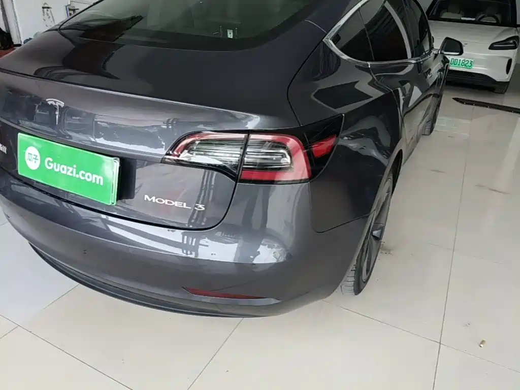 Tesla Model 3 — миниатюра 8