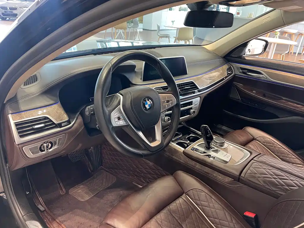 BMW 7 Series — миниатюра 7