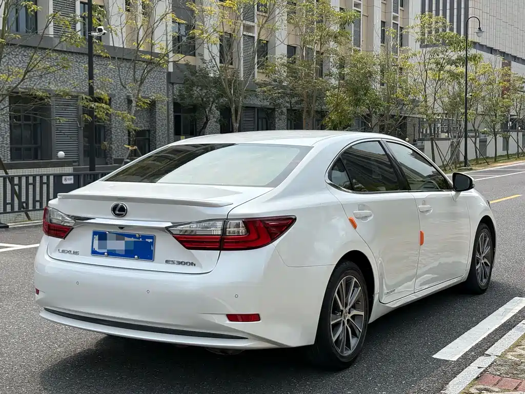 Lexus ES — миниатюра 9