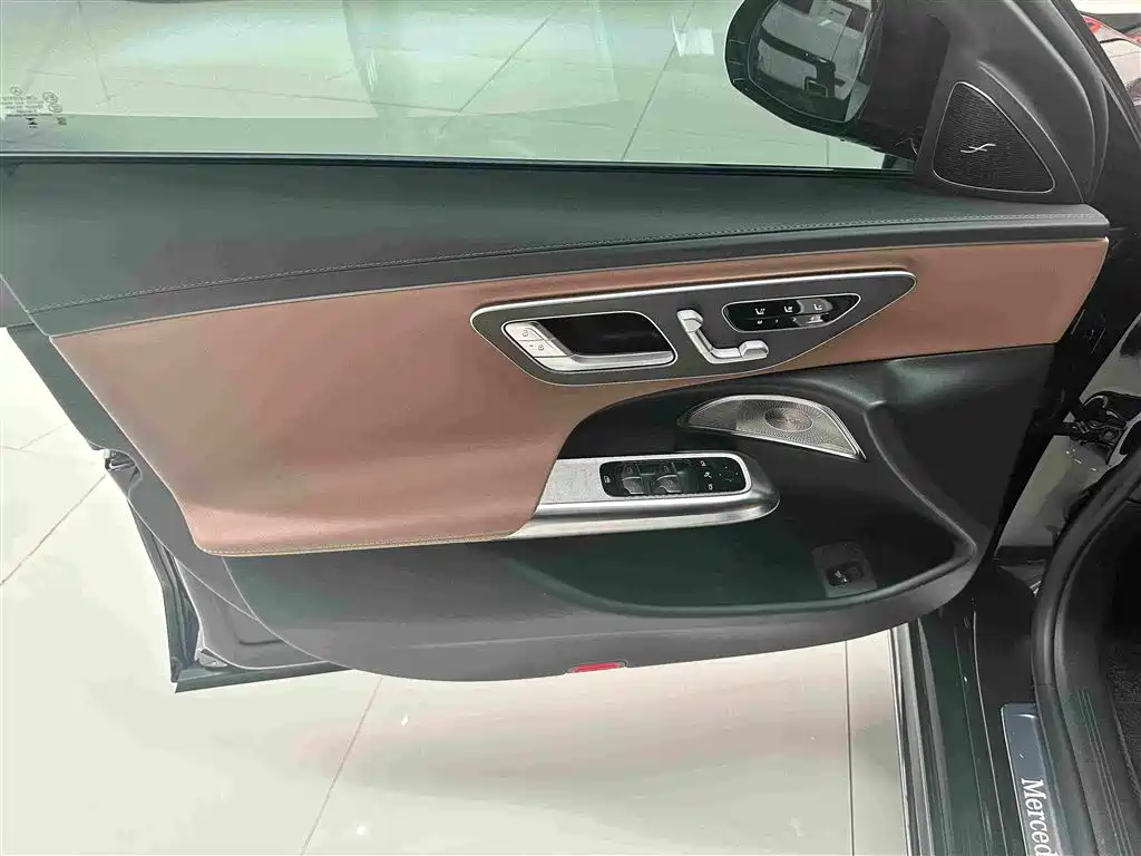 Mercedes-Benz E-Class — миниатюра 6