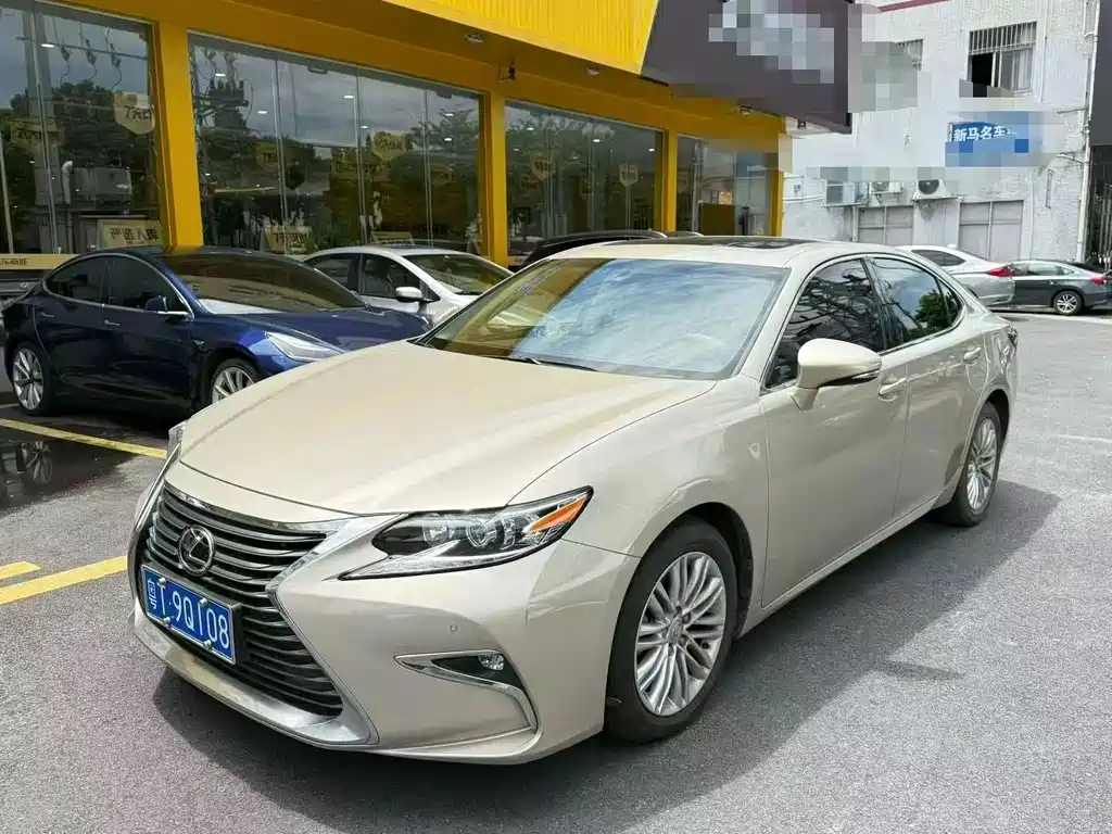 Lexus ES