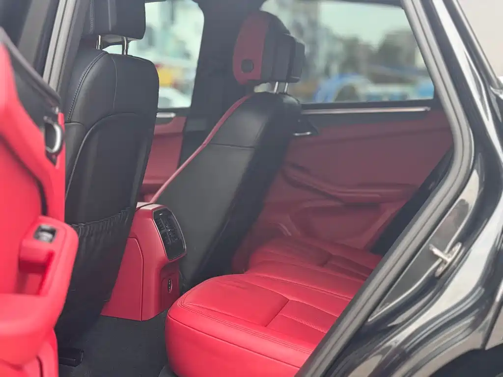 Porsche Macan — миниатюра 8