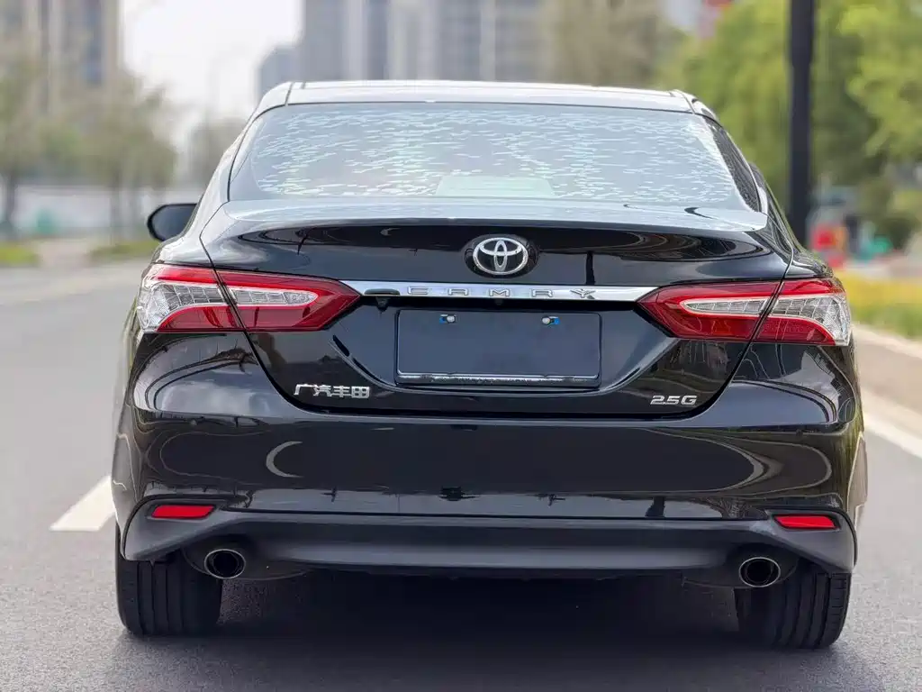 Toyota Camry — миниатюра 8
