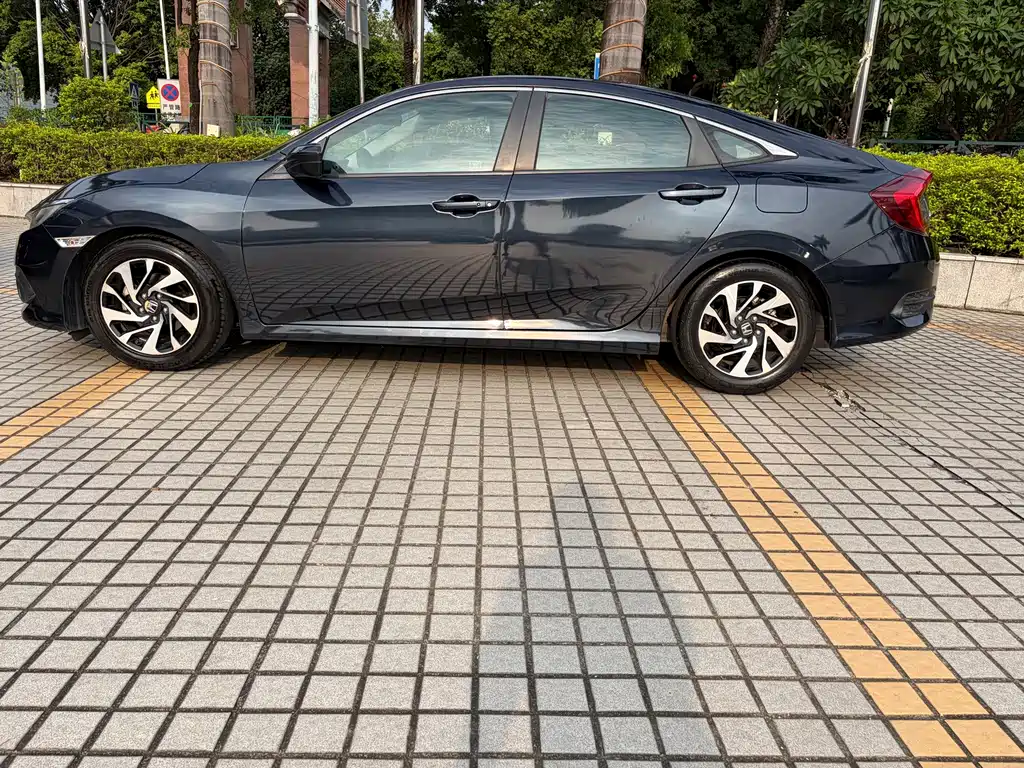 Honda Civic — миниатюра 7