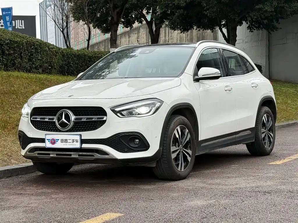 MERCEDES-BENZ GLA