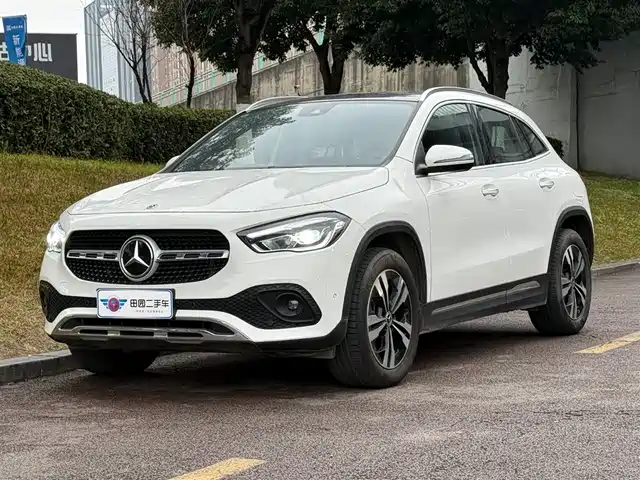 MERCEDES-BENZ GLA