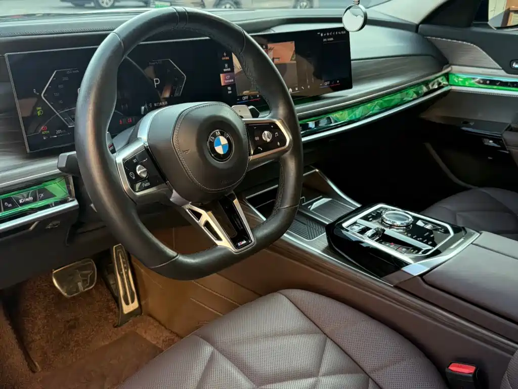 BMW 7 Series — миниатюра 4