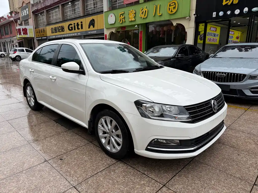 Volkswagen Lavida — миниатюра 3