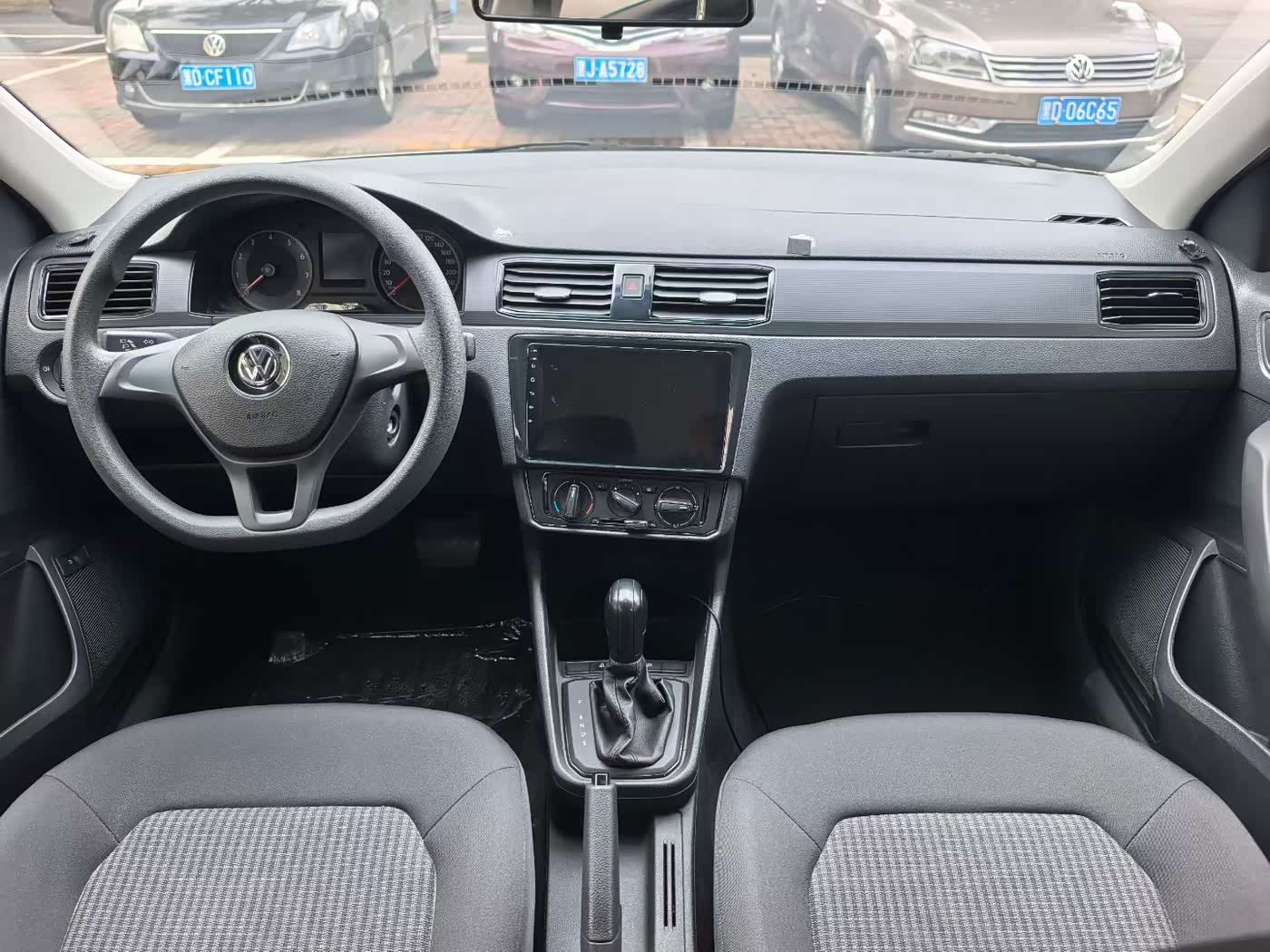 Volkswagen Santana 1.5 л 2021 г. Белый, пробег 29000 км