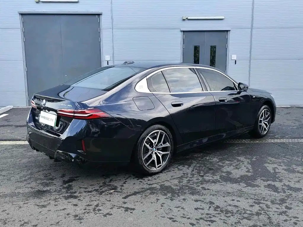 BMW i5 — миниатюра 5