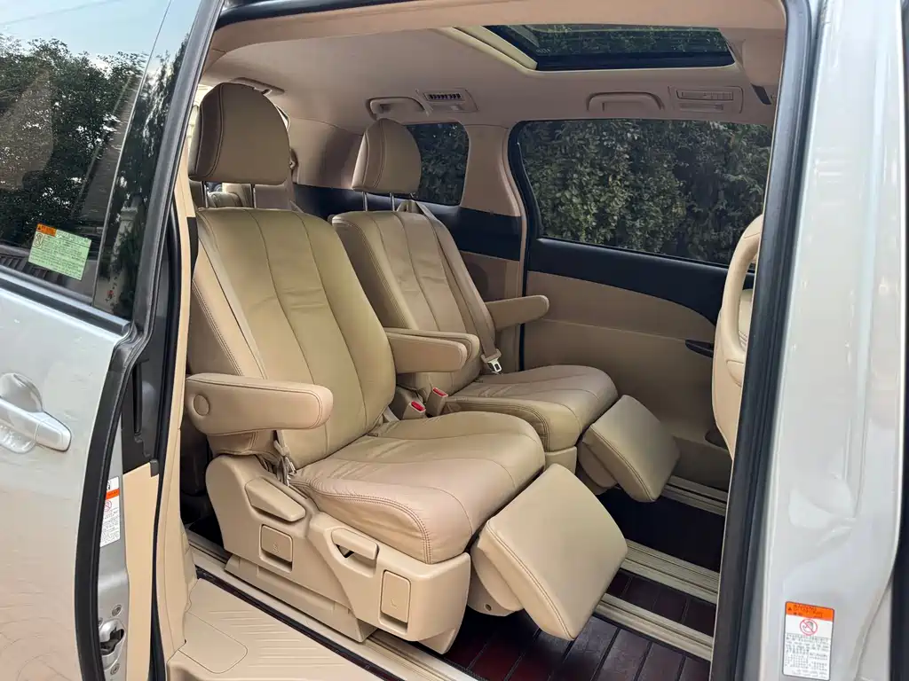 Toyota Previa — миниатюра 12