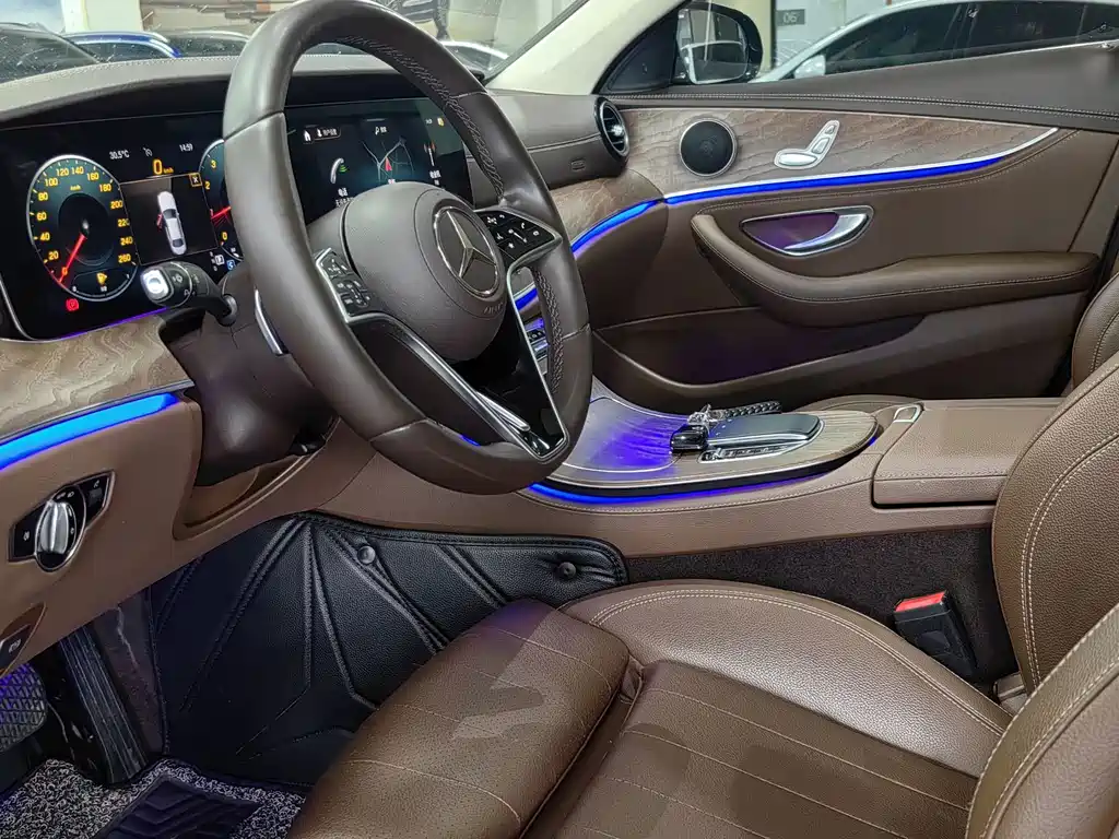 Mercedes-Benz E-Class — миниатюра 12