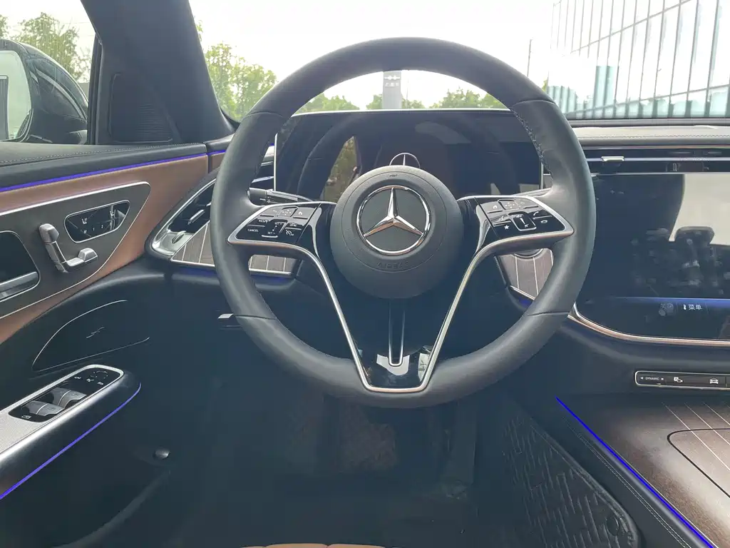 Mercedes-Benz E-Class — миниатюра 9