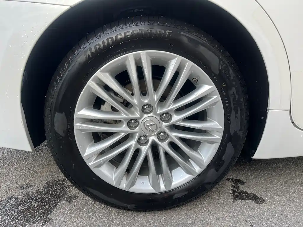 Lexus ES — миниатюра 10