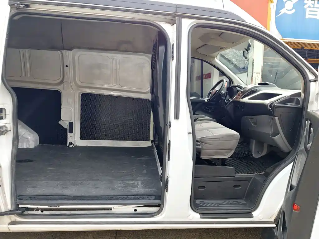 Ford Transit — миниатюра 10