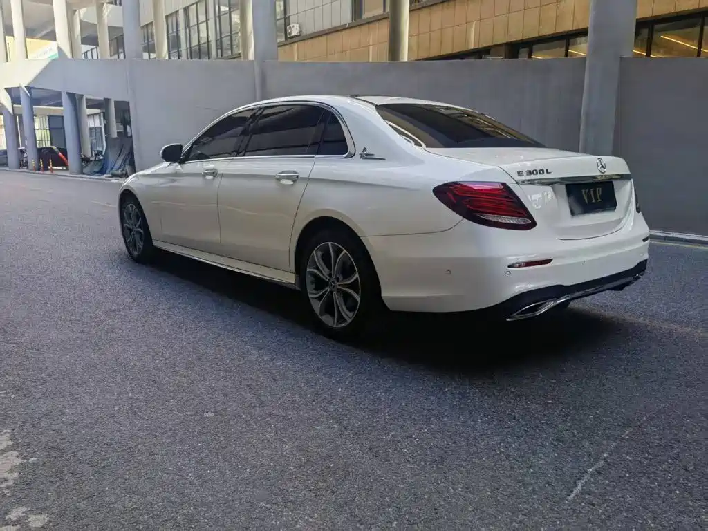 Mercedes-Benz E-Class — миниатюра 10