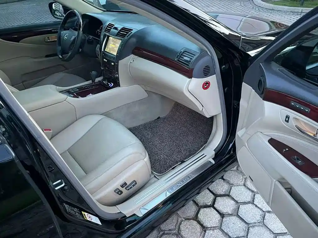 Lexus LS — миниатюра 9