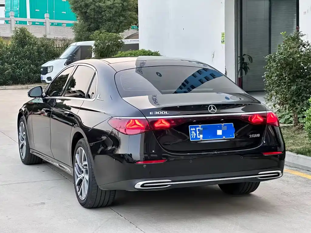 Mercedes-Benz E-Class — миниатюра 3