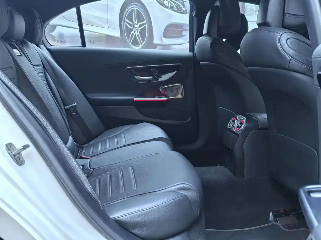 Mercedes-Benz C-Class — миниатюра 15