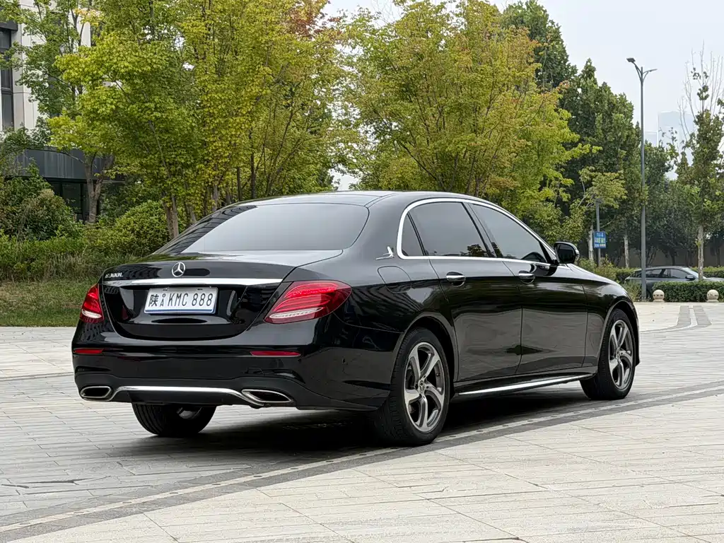 Mercedes-Benz E-Class — миниатюра 6
