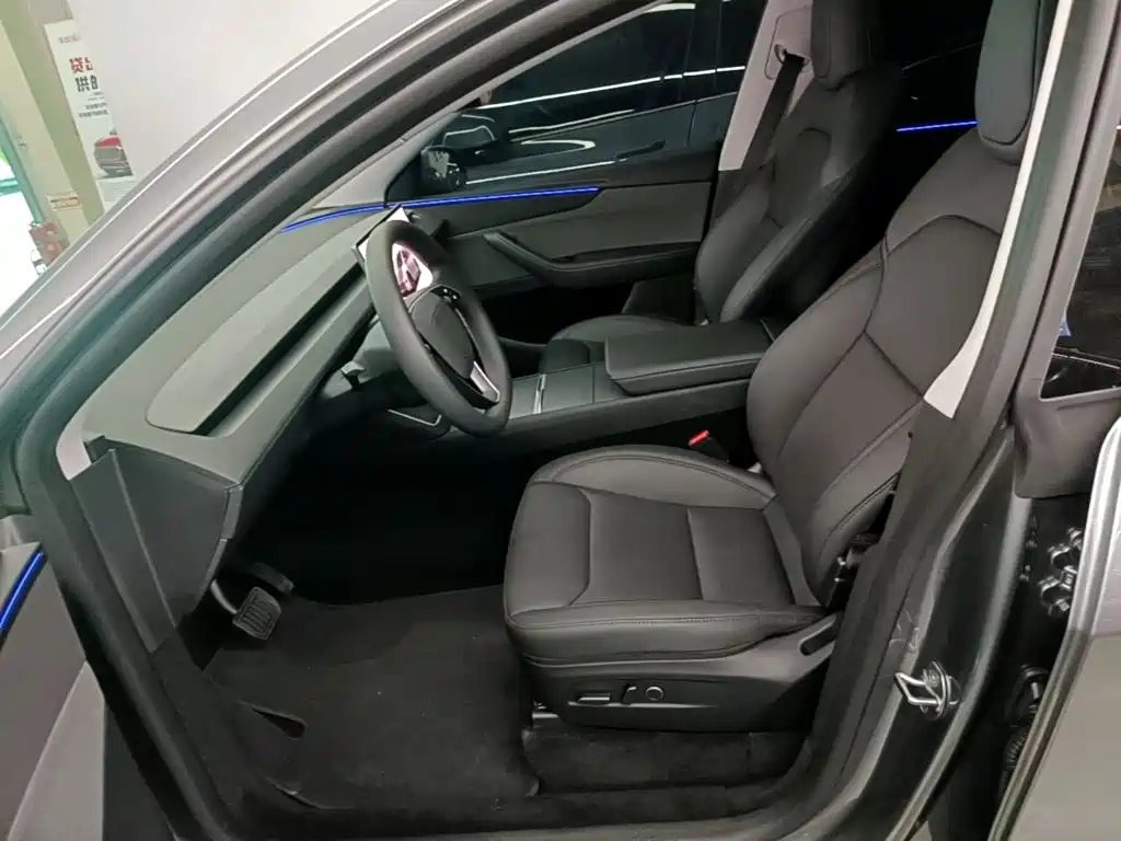 Tesla Model Y — миниатюра 15