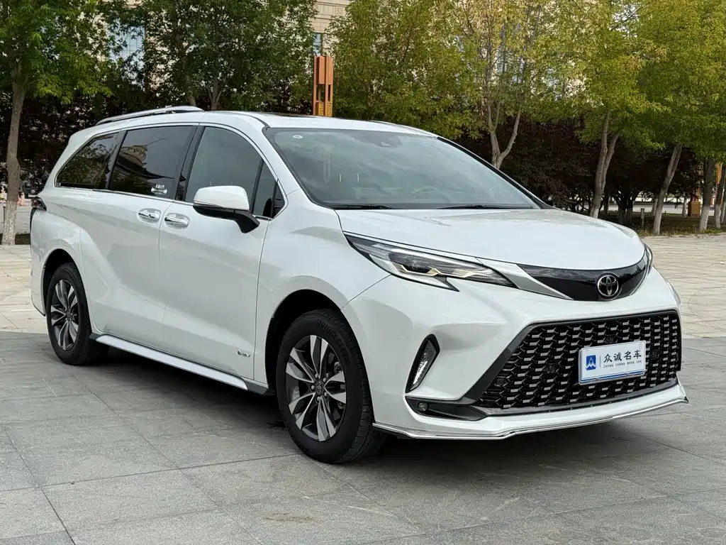 Toyota Granvia — миниатюра 3