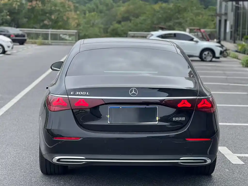 Mercedes-Benz E-Class — миниатюра 3