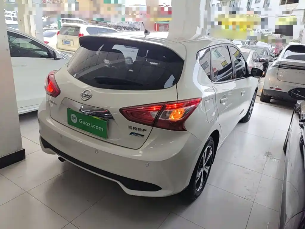 Nissan Tiida — миниатюра 7