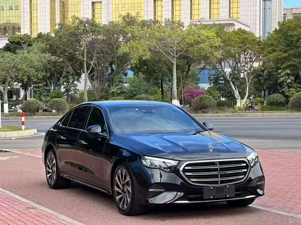 Mercedes-Benz E-Class — миниатюра 3