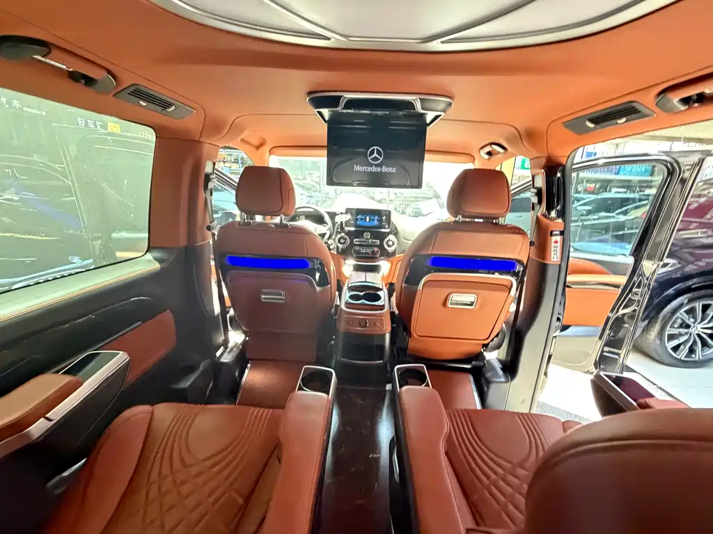 Mercedes-Benz Vito 2021 2.0T Elite 7 мест
