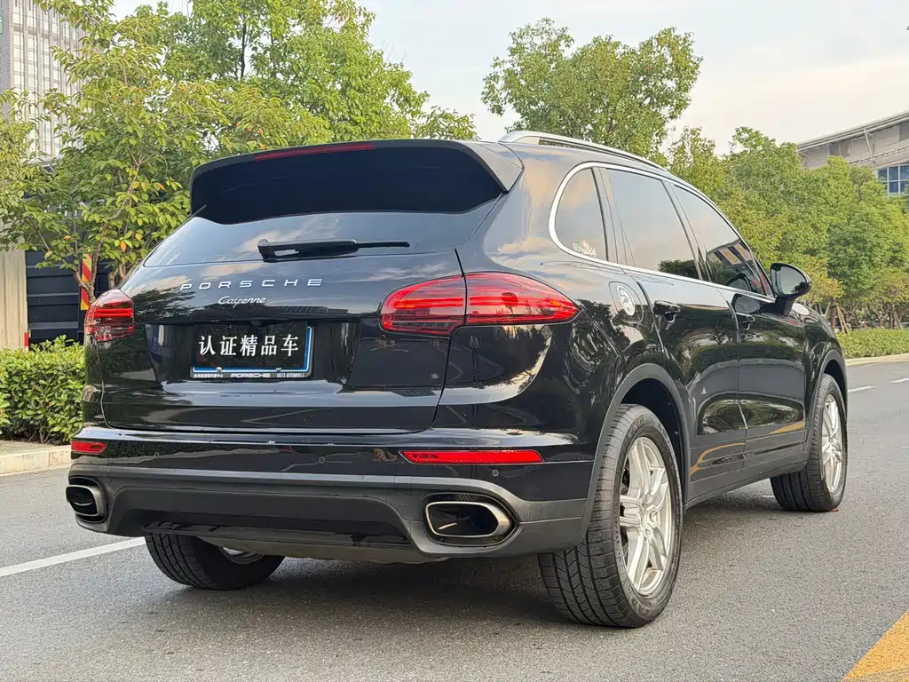 Porsche Cayenne — миниатюра 5