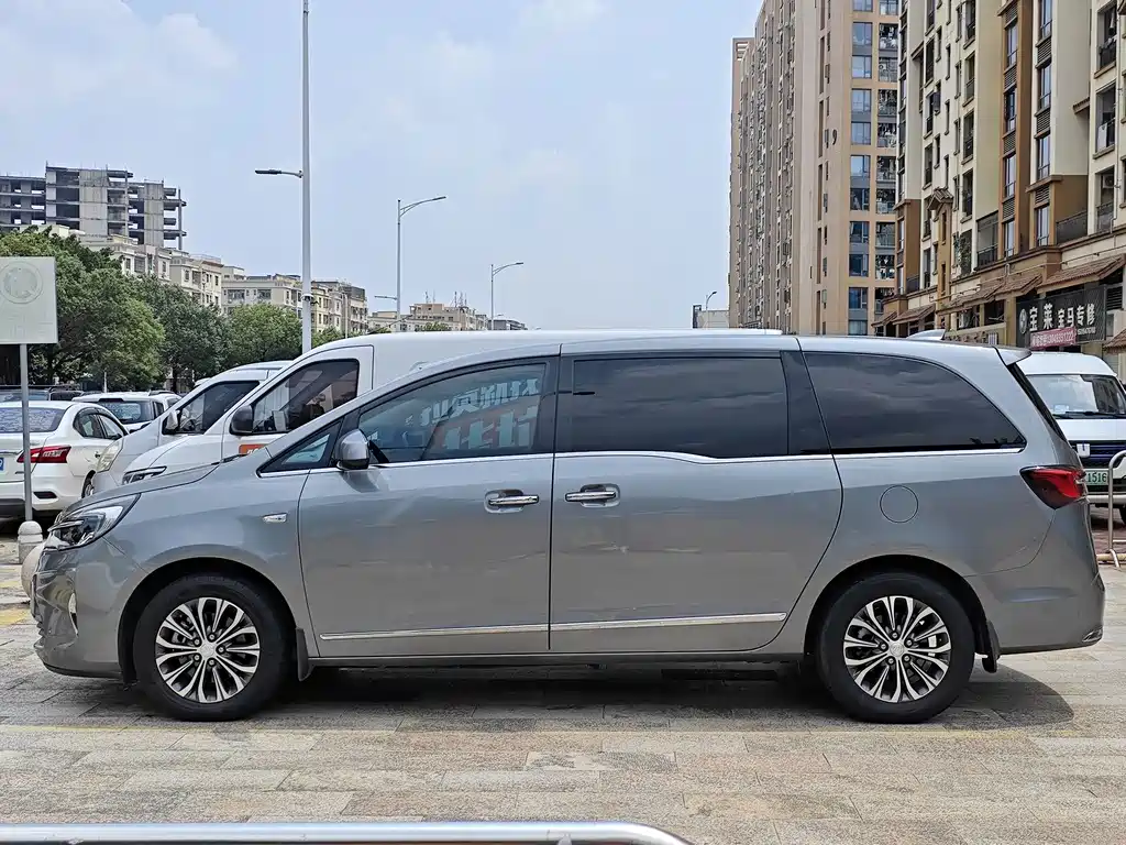 Buick GL8 — миниатюра 7