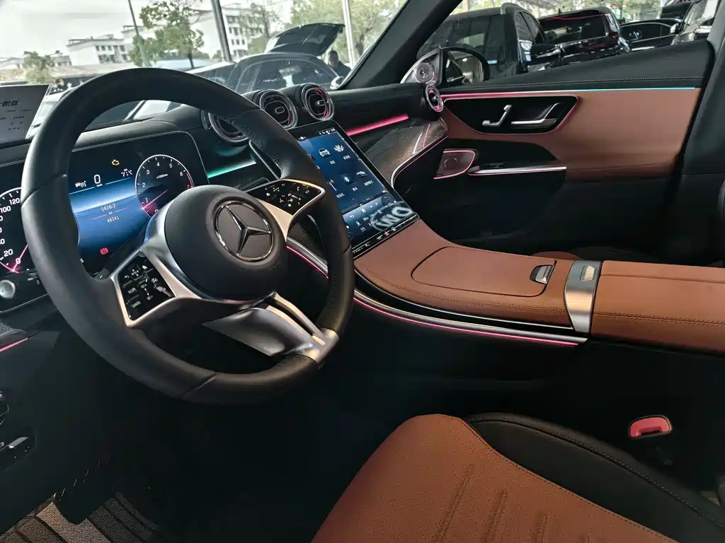 Mercedes-Benz GLC 2023 GLC 260 L 4MATIC 5 мест