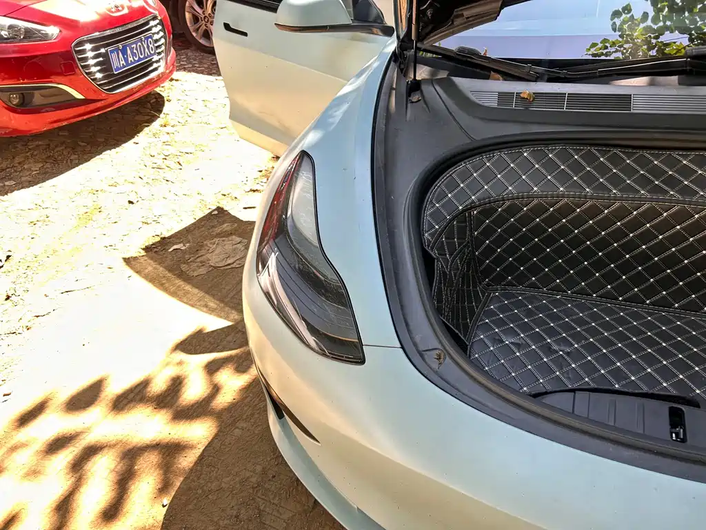 Tesla Model 3 — миниатюра 15