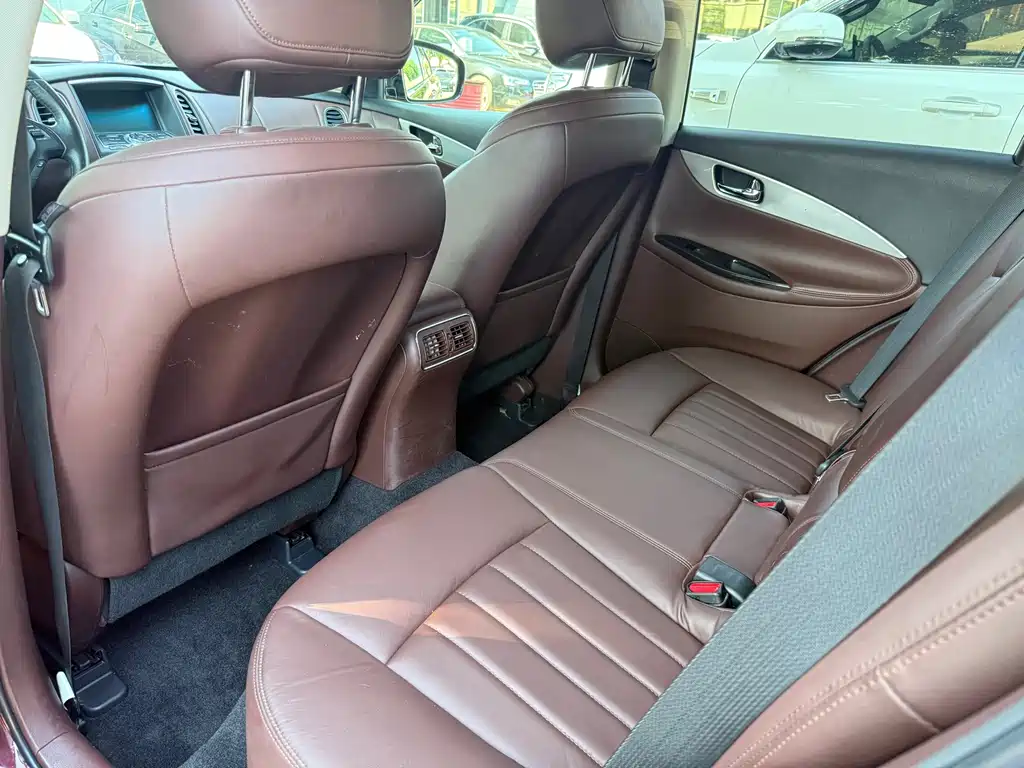 Infiniti EX — миниатюра 7