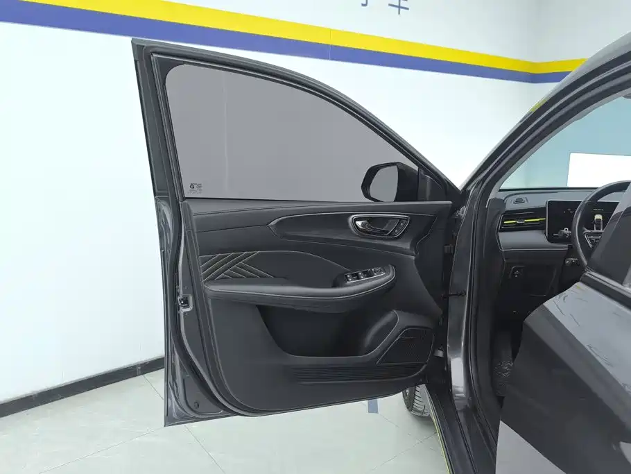 Roewe RX5 — миниатюра 7