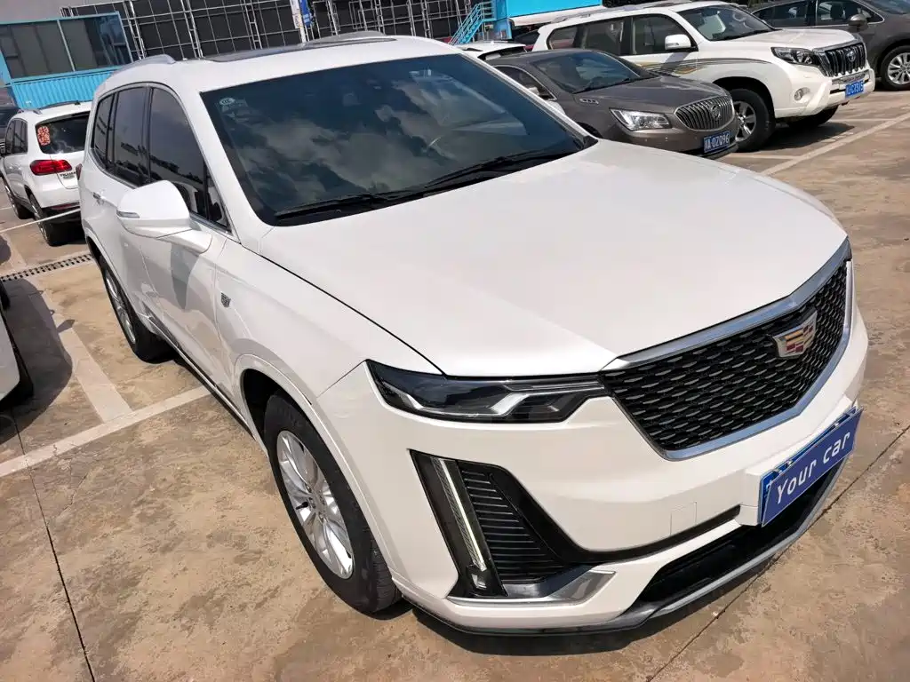 Cadillac XT6 2020 28T мест