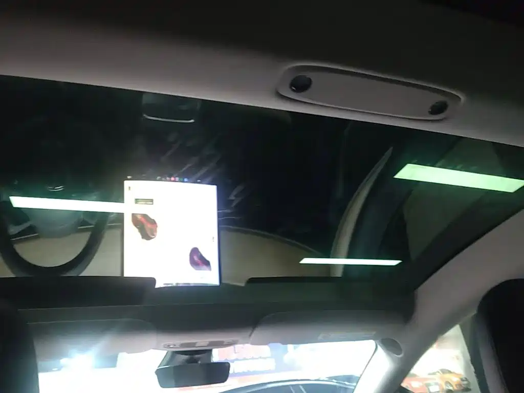 Tesla Model 3 — миниатюра 18