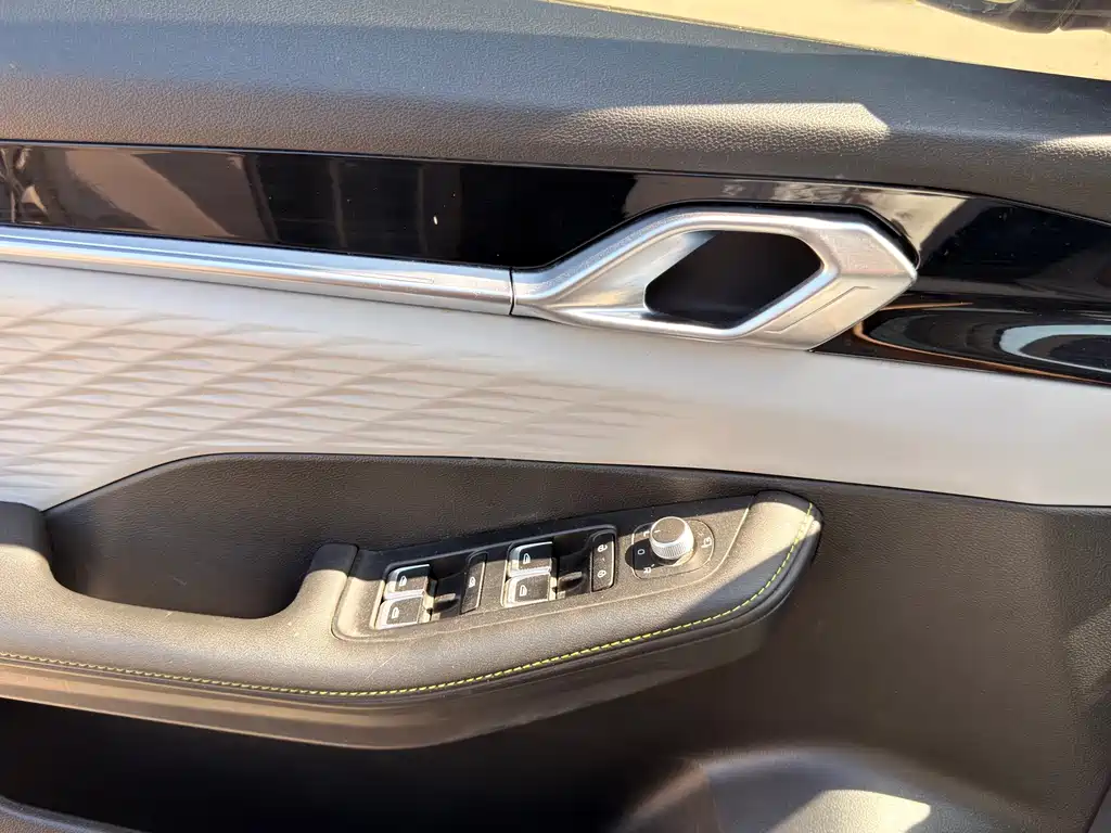 Geely Binyue — миниатюра 15