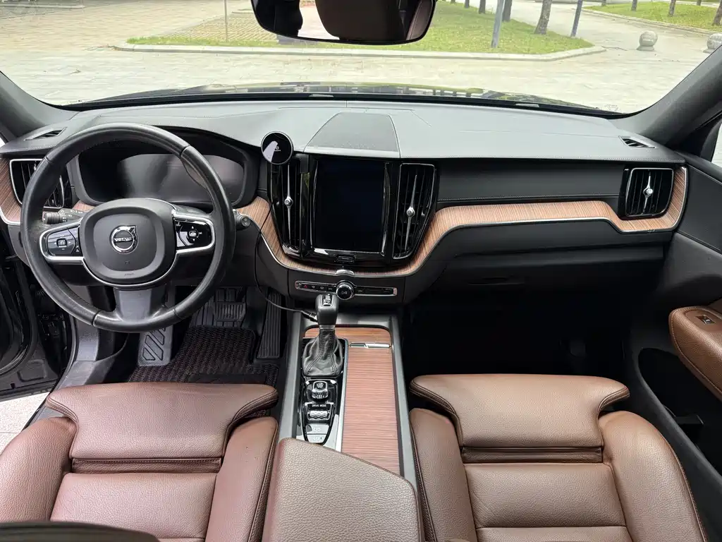 Volvo XC60 2021 T5 Luxury
