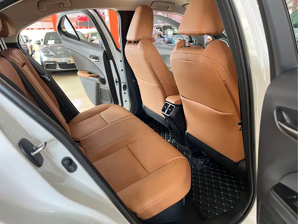 Lexus UX — миниатюра 10