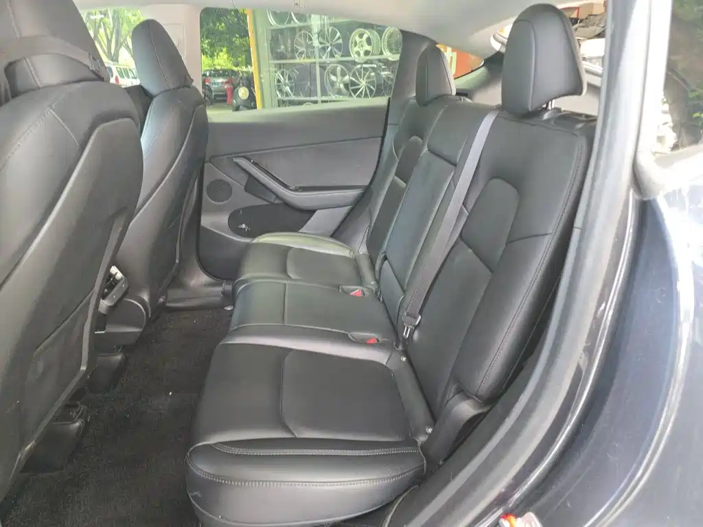 Tesla Model Y — миниатюра 13