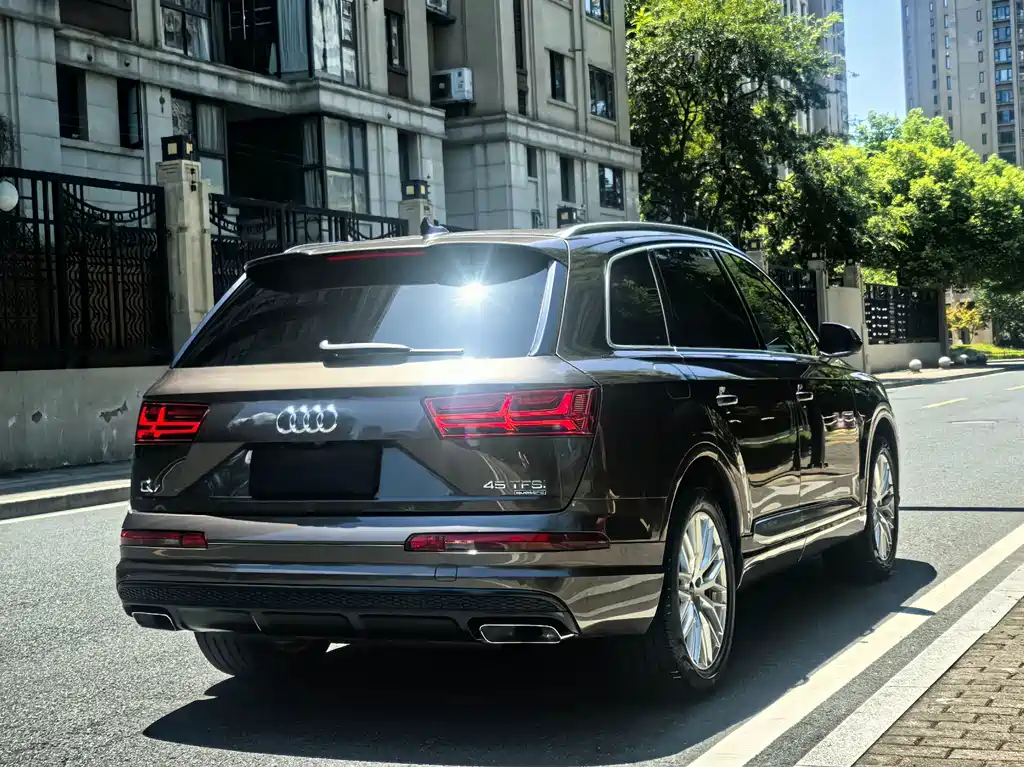 Audi Q7 — миниатюра 5