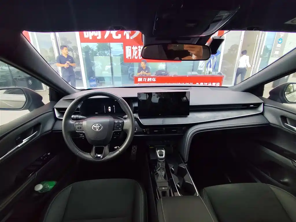 Toyota Camry — миниатюра 5