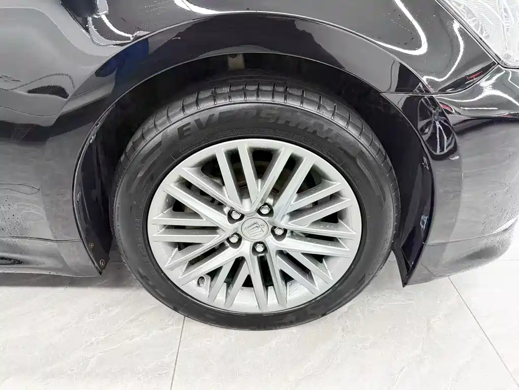 Toyota Crown — миниатюра 20