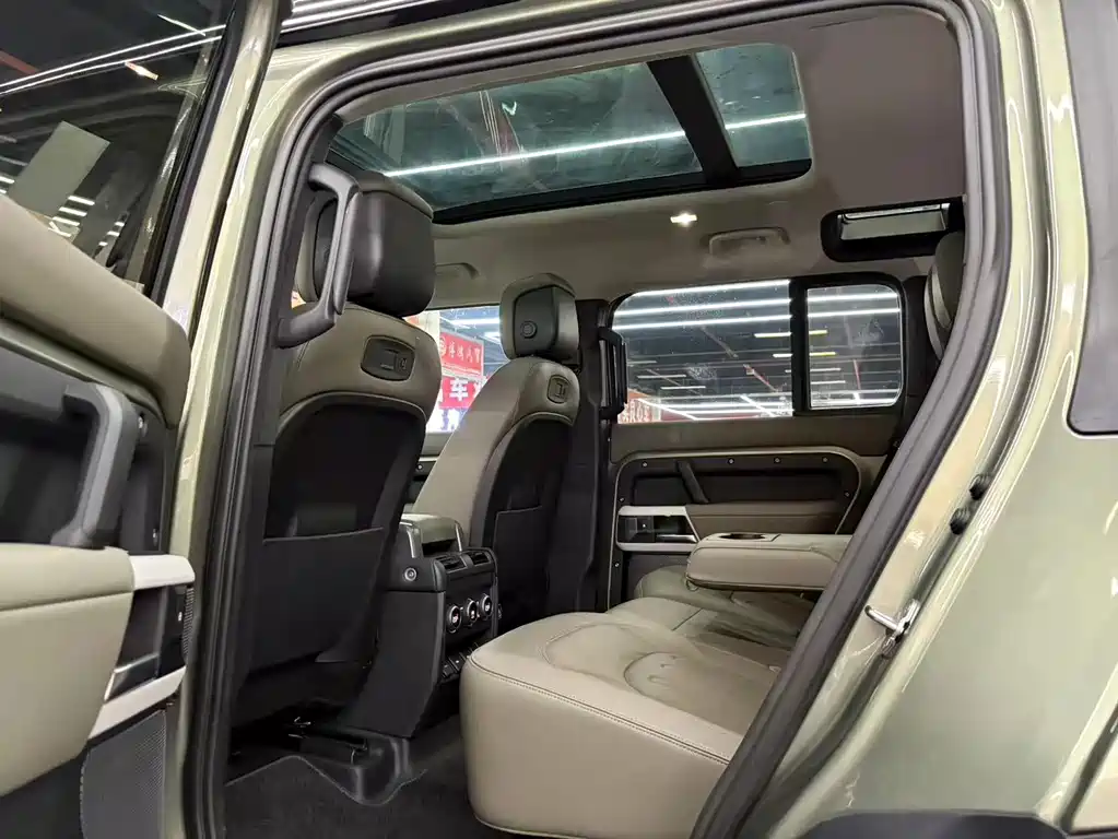 Land Rover Defender — миниатюра 9