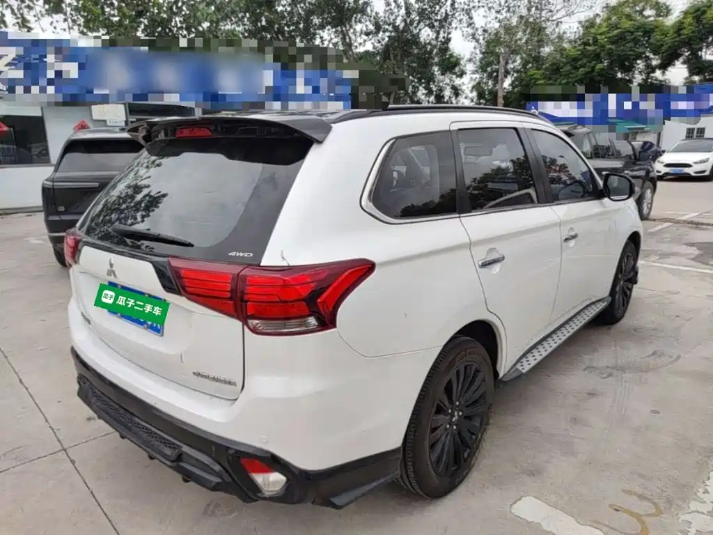 Mitsubishi Outlander — миниатюра 7