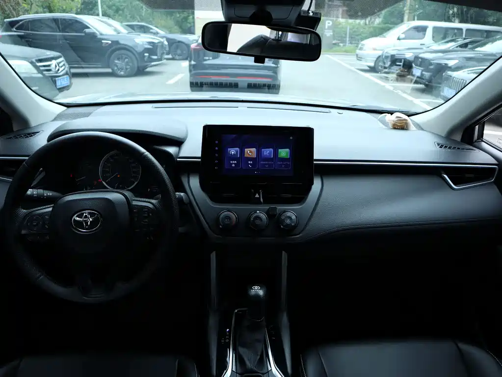 Toyota Corolla Cross — миниатюра 9
